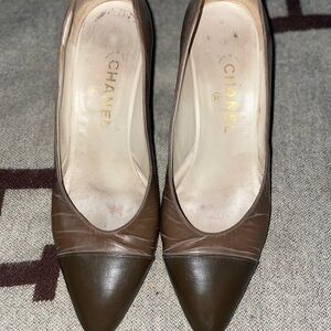 Vintage CHANEL pumps Light Brown/Dark Brown Tips
